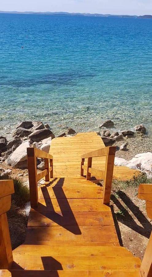 Camping pour 4 personnes, avec terrasse ainsi que jardin et vue, animaux acceptés à Pakoštane - 2