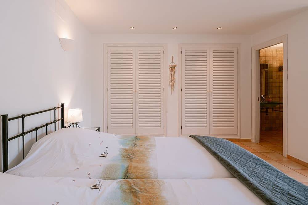 Amazing villa with pool in a beautiful and quite area in Cala Llonga, Santa Eulària des Riu
