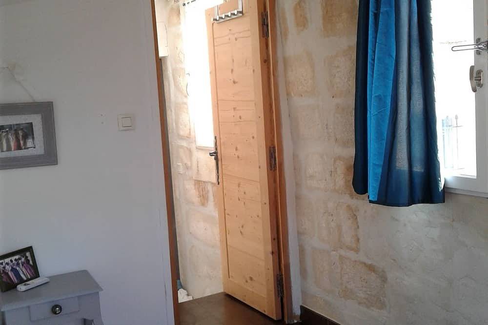 Appartement entier, Plein centre historique appartement cocoon très calme\n2 chambres climatisées in Avignon, Vaucluse