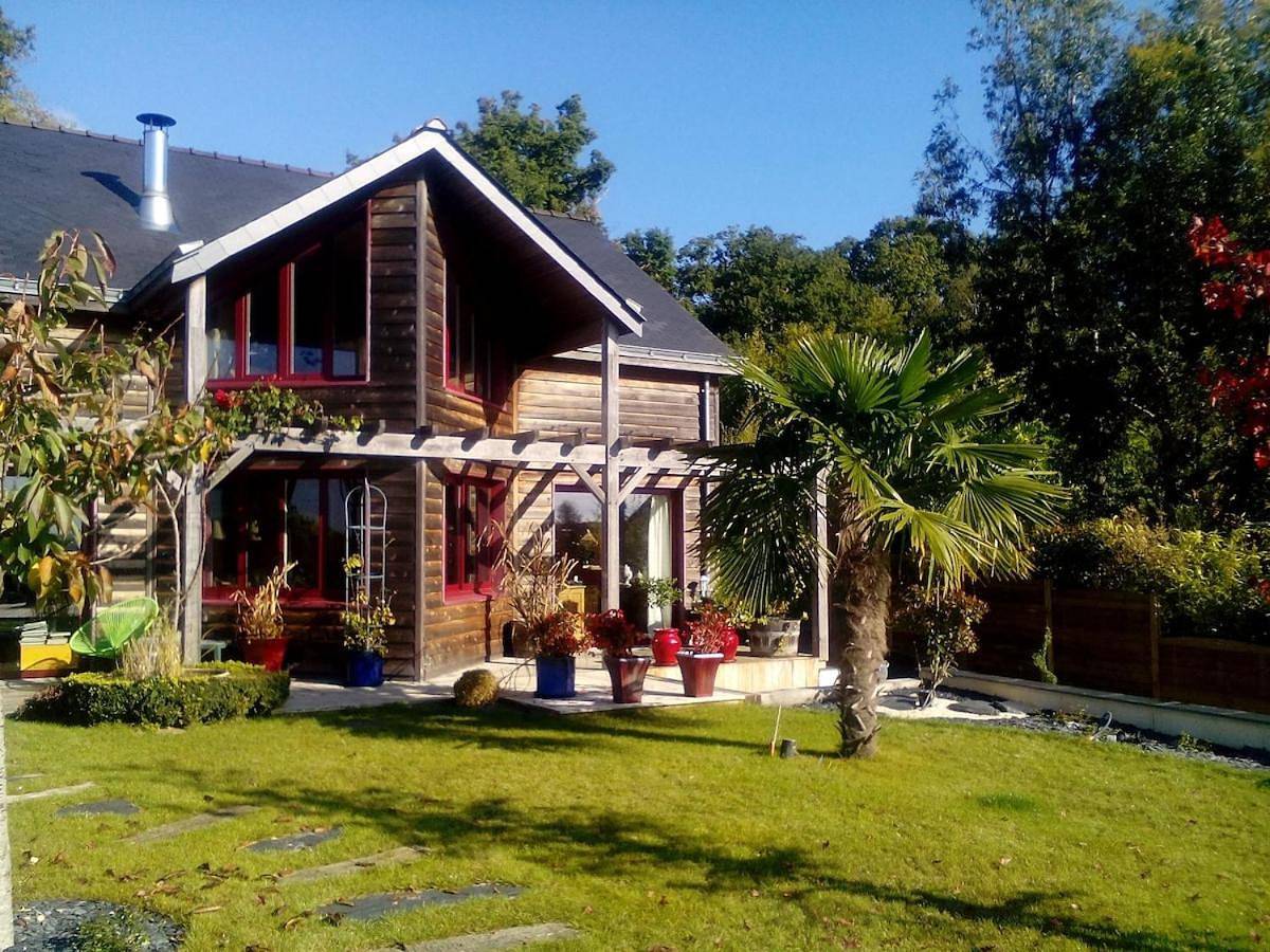 Appartement entier, Appt dans maison d'architecte, Spa, Piscine & jardin in Soucelles, Région d'Angers