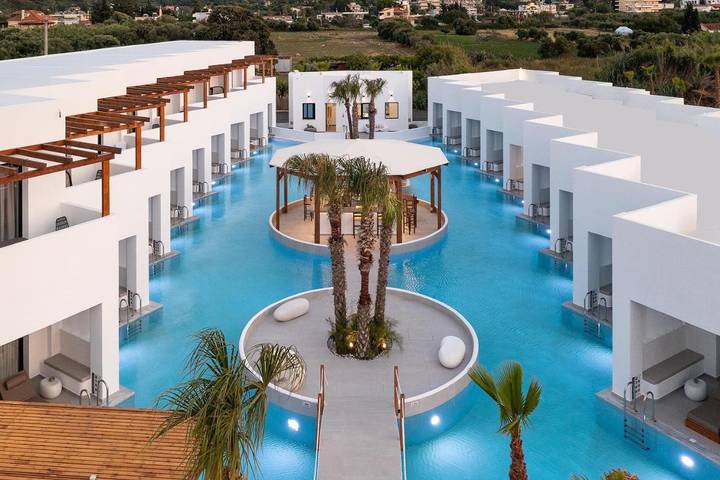 Hôtel pour 2 personnes, avec jacuzzi ainsi que balcon et piscine