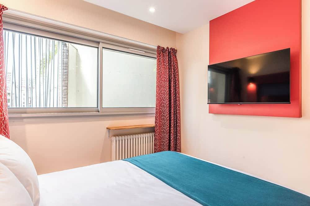 Ganze Wohnung, Hedonist House - Family apartment with terrace for 14 guests in Paris, Ile de France