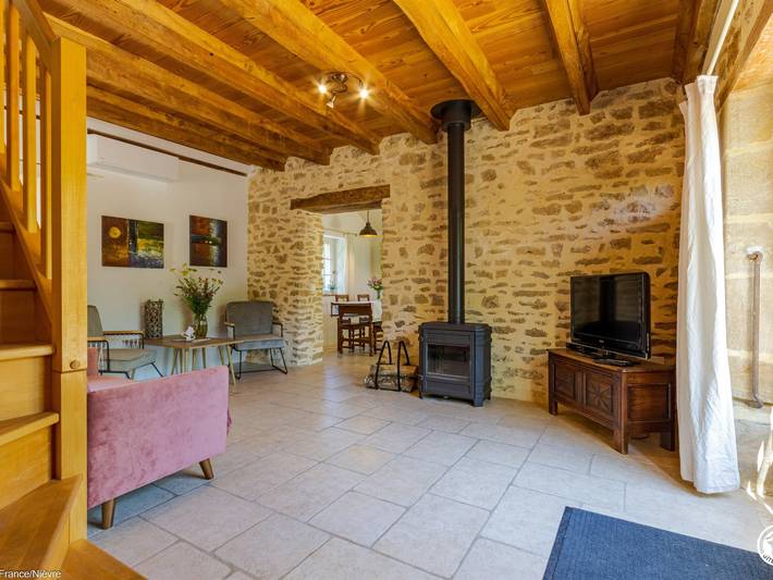 Charmantes Häuschen mit Pool, Wlan und Klimaanlage in Rouy, Nièvre