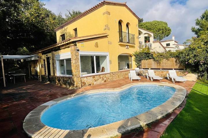 Villa pour 8 personnes, avec balcon ainsi que piscine et jardin à Platja d'Aro