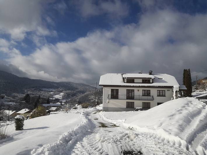 Gîte pour 6 personnes, avec terrasse et jardin