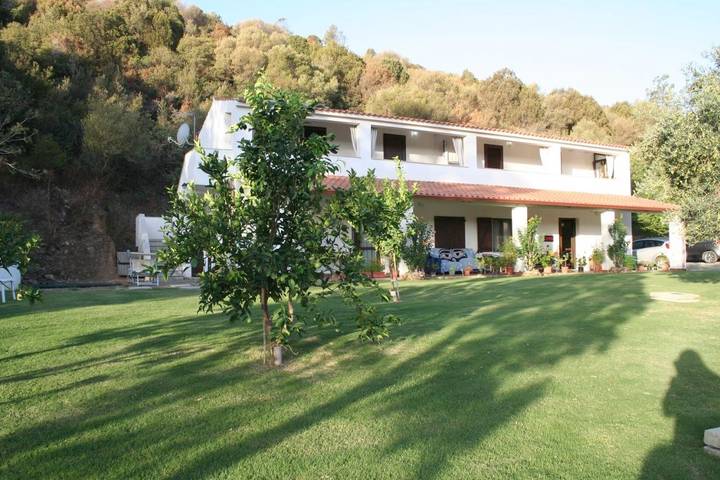 B&b per 2 persone, con Balcone e Terrazza nonché Giardino e Panorama a Domus De Maria