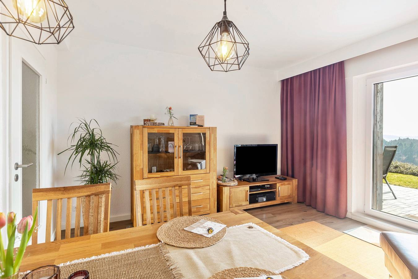 Ganze Wohnung, Apartment 'Fewo Auszeit Zum Anspel' mit privater Terrasse, Gemeinschaftsgarten & Wlan in Düdinghausen, Medebach