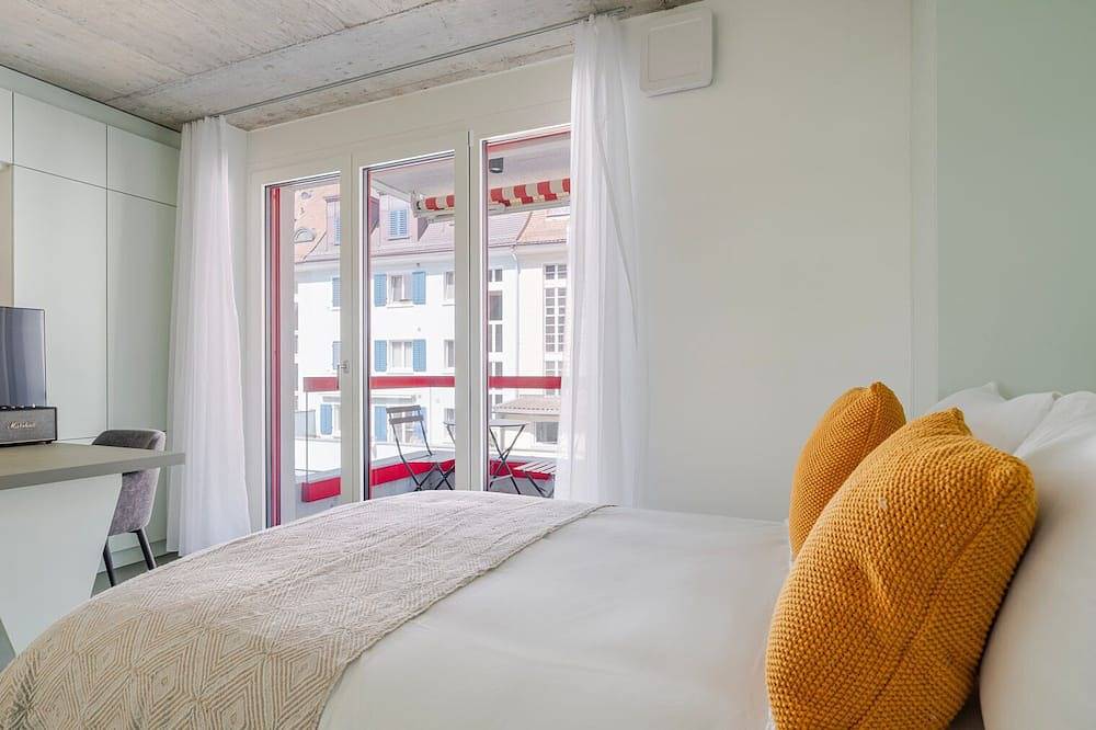 Ganze Wohnung, Blueground | Oerlikon, balcony, nr Zurich Zoo in Zürich, Bezirk Zürich