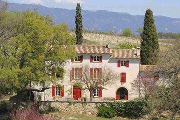 Gîte pour 2 personnes, avec piscine ainsi que jardin et vue à Cadenet