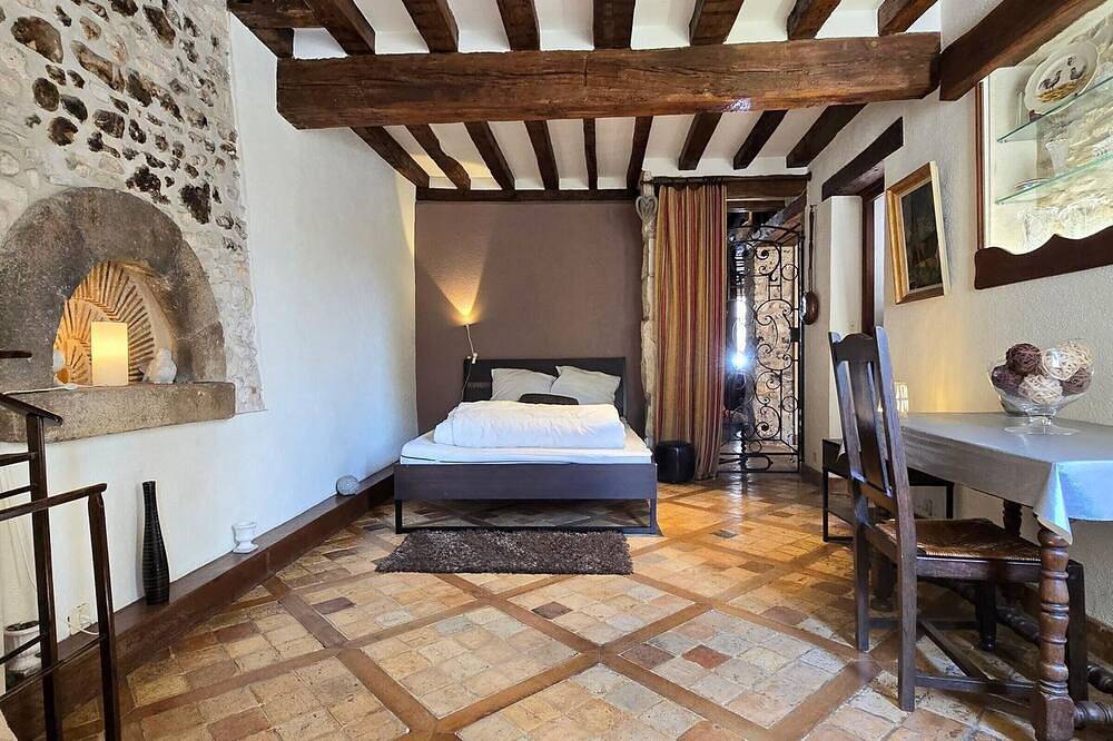 Auberge médiévale à Houdan avec jardin clos, animaux acceptés, Wifi et parking sécurisé in Houdan, Yvelines