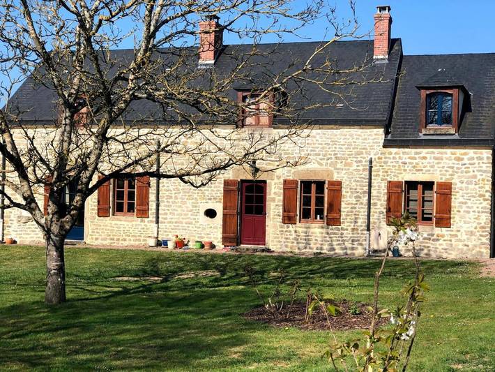 Location de vacances pour 4 personnes, avec piscine ainsi que jardin et vue, animaux acceptés à Crux-la-Ville - 3