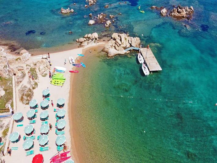 Ferienpark für 3 Personen, mit Garten und Terrasse sowie Ausblick auf Sardinien