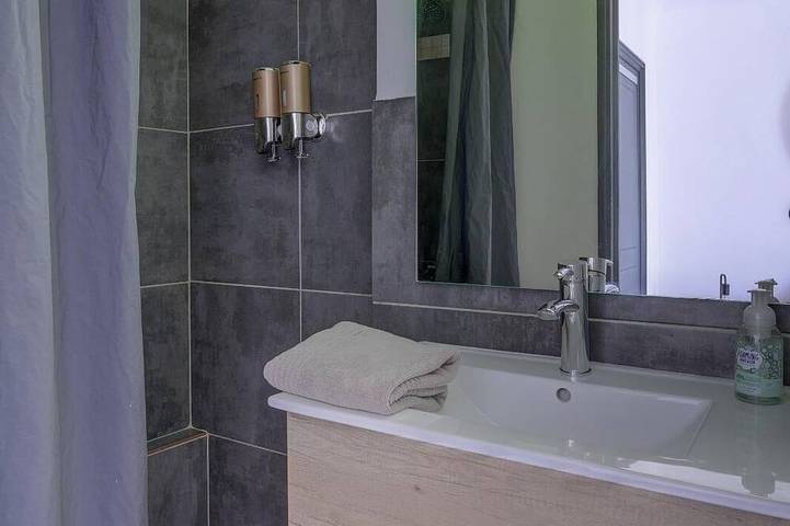 Appartement entier, Appartement lumineux dans immeuble historique, pour une escapade in Arles, Côte méditerranéenne (France)