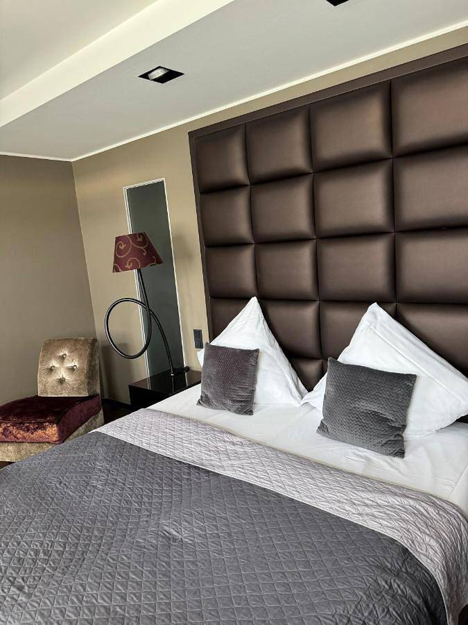 Hotel für 3 Personen, mit Terrasse und Whirlpool sowie Garten in Mönchengladbach - 3