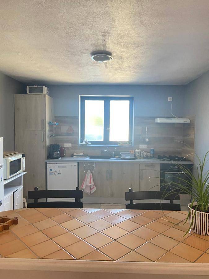 Gîte pour 6 personnes, avec piscine ainsi que terrasse et jardin à Saint-Barthélemy-de-Vals - 3