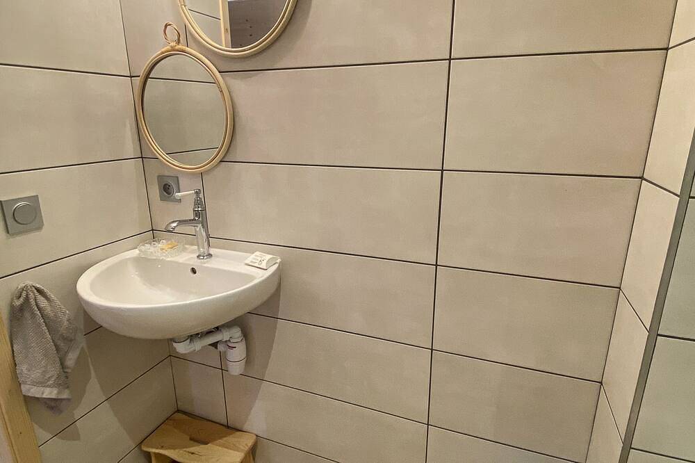 Chambre d'hotes 2-Doppelzimmer-Traditionell-Gemeinsames Badezimmer-Balkon in Glières-Val-de-Borne, Region Bonneville