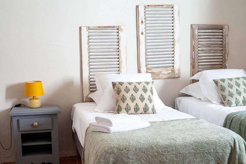 Village house with 2 terraces a stone's throw from Villedieu's mythical square in Villedieu, Vaucluse