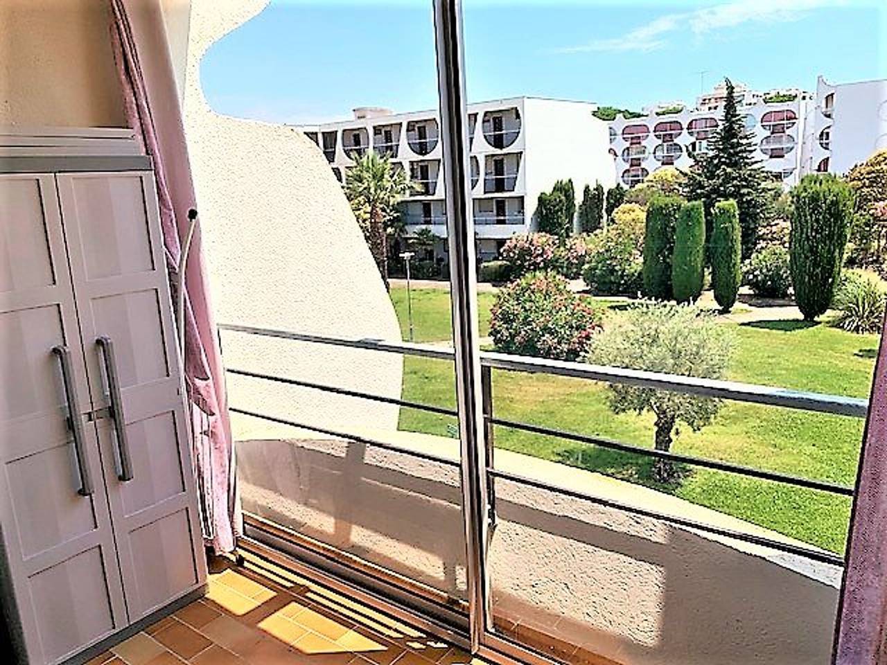 Entire apartment, Stylish 1-Bed Apt in La Grande-Motte: Modern, Spacious, Loggia, Parking, Near Beach & Shops in La Grande-Motte, Mediterranean Coast (France)