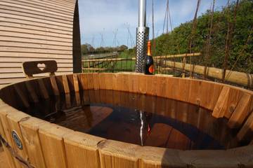 Glamping for 2 People in St Osyth, Essex, Photo 4