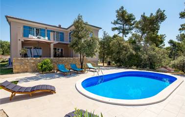 Ferienhaus für 6 Personen, mit Pool und Terrasse auf Rab