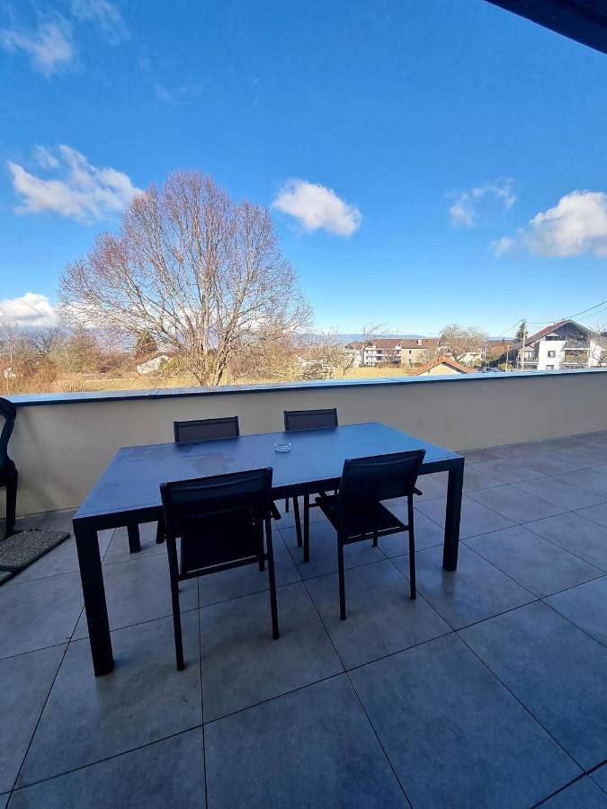 Appartement entier, Two-Bedroom Apartment in Feigères, Région de Saint-Julien-en-Genevois