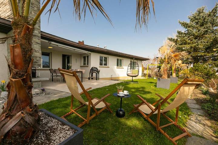 Ferienhaus für 15 Personen, mit Balkon und Terrasse sowie Garten und Sauna