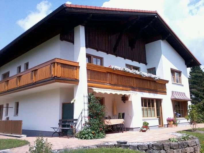 Ferienwohnung für 4 Personen, mit Balkon und Garten sowie Ausblick in Reutte