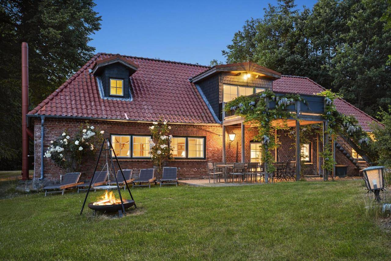 Gut Kletkamp "Altes Backhaus" - Freistehendes Landhaus mit 7 Schlafzimmern I Kamin I Garten & Terrasse I 15 Min zur Ostsee I Parkplätze I Hundefreundlich I Bar I Wlan in Kletkamp, Südliche Ostseeküste