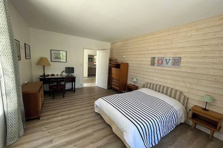 Location de vacances pour 14 personnes, avec terrasse et jardin dans Plage des Sables-Vignier - 3