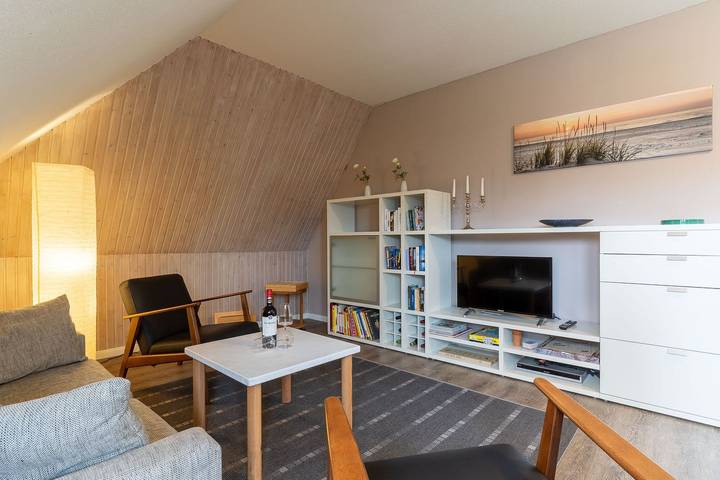 Ganze Wohnung, 3-Zimmerwohnung im 1.Og eines Einfamilienhauses mit Infrarotkabine und Balkon. in Tating, Eiderstedt