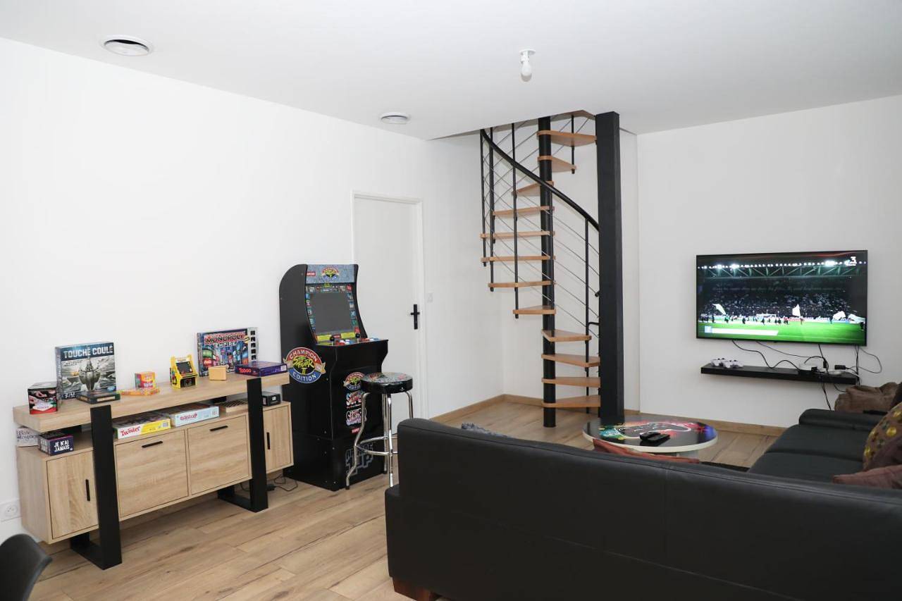 Appartement entier, La suite Gaming - Suite 8 personnes in Rethel, Ardennes