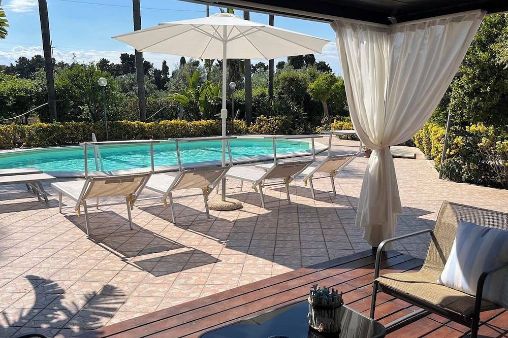 Haus mit privatem Tennisplatz, Pool, 300 m zum Strand, Wifi, Klima, 8 Personen in Isola (Italien), Syrakus