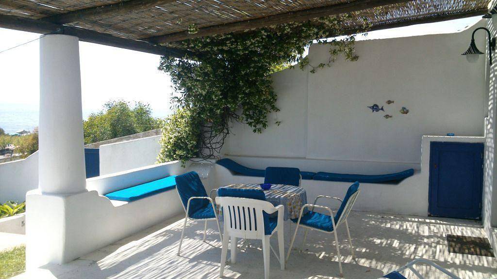 Appartamento intero, Isola di Stromboli casetta Eoliana fronte mare con terrazza,giardino in Isola di Stromboli