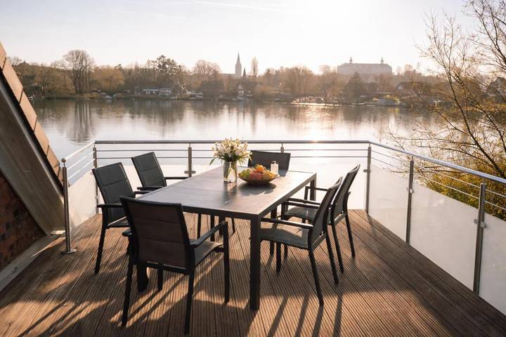 Ferienwohnung für 4 Personen, mit Balkon und Terrasse sowie Seeblick und Ausblick in Plön