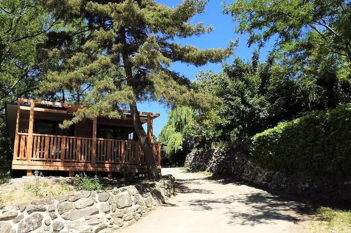 Gîte pour 6 personnes, avec terrasse à Darbres