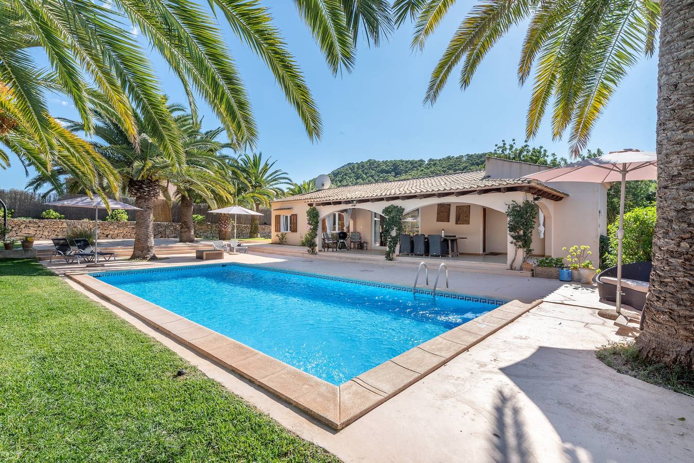 Holiday Home “Polita des Carritxo” with Mountain View, Pool, Garden & Terrace in Es Carritxó, Felanitx