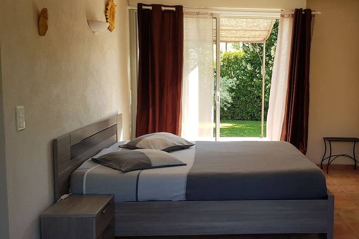 Gîte pour 2 personnes, avec terrasse et jardin à Gémenos - 4