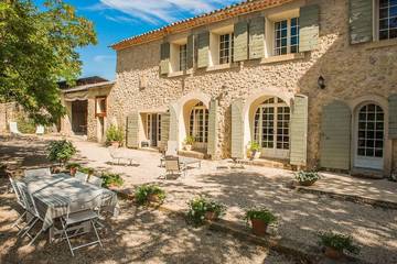 Agriturismo pour 18 personnes, avec piscine à Mirabeau