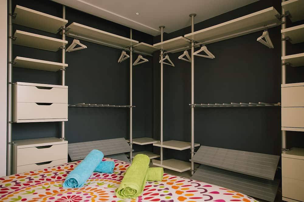 Entire apartment, Design apartment with parking very well located in Santiago de Compostela, La Coruña Province