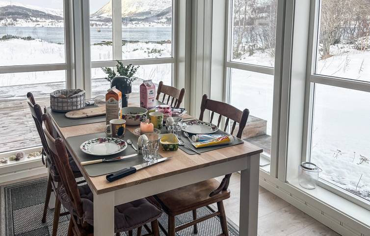 Ferienhaus für 5 Personen mit Terrasse in Vestfjorden