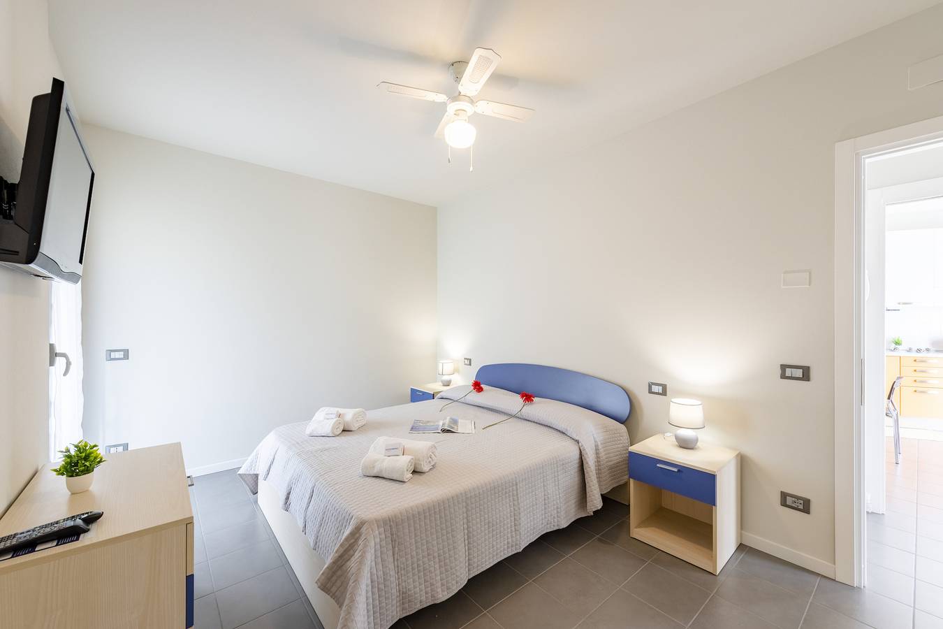 Entire apartment, Rosy House 100m from lake & Shared Pool in Maderno, Toscolano-Maderno