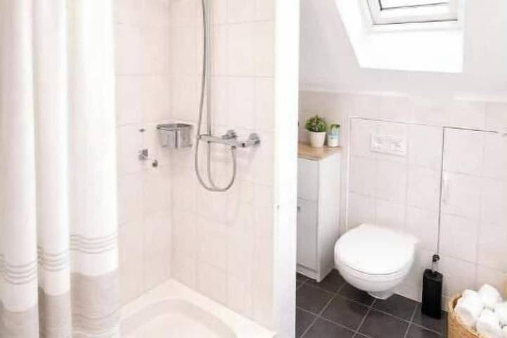 Appartamento intero, Charming top-floor maisonette in Bern in Niederbottigen, Berna