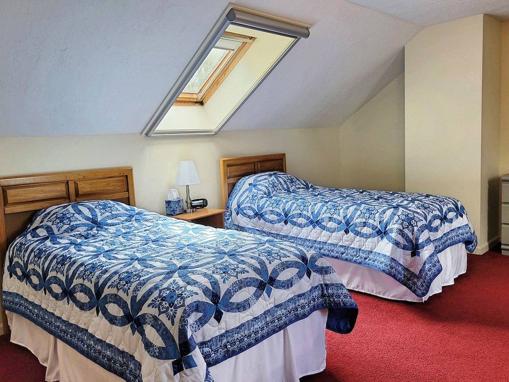 Close to shops/dining/town access. Pet-friendly, Wifi, Ac, deck. A0039 by Lrs in Woodstock (NH), Franconia Notch