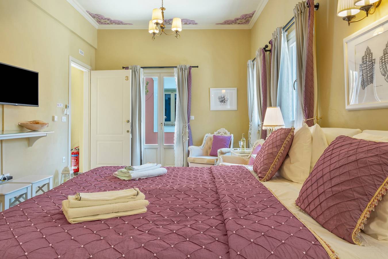 Entire studio, Studio Apartment 'No 3 Superior Symi Nautilus' with Mountain View, Wi-Fi and Air Conditioning in Ano Symi, Rhodes