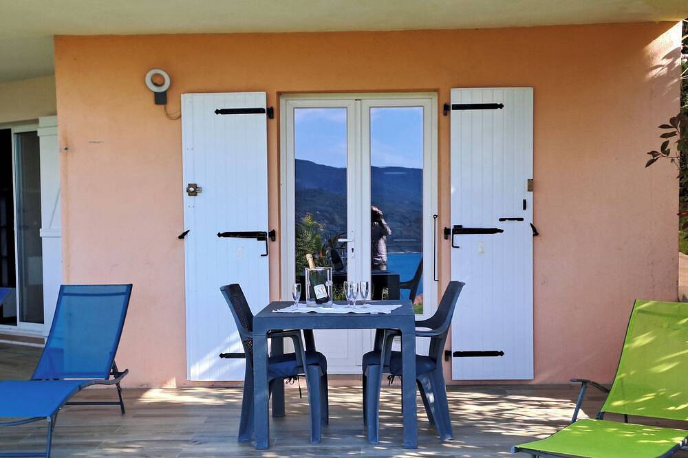 Appartement entier, Joli studio avec vue panoramique sur la mer à 5 mn de la plage et de Propriano in Propriano, Arrondissement de Sartène
