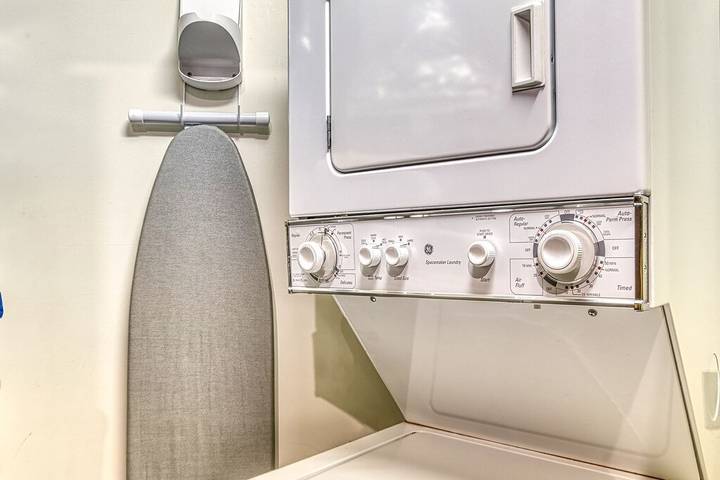 Log cabin for 4 people, with hot tub and pool in Pigeon Forge