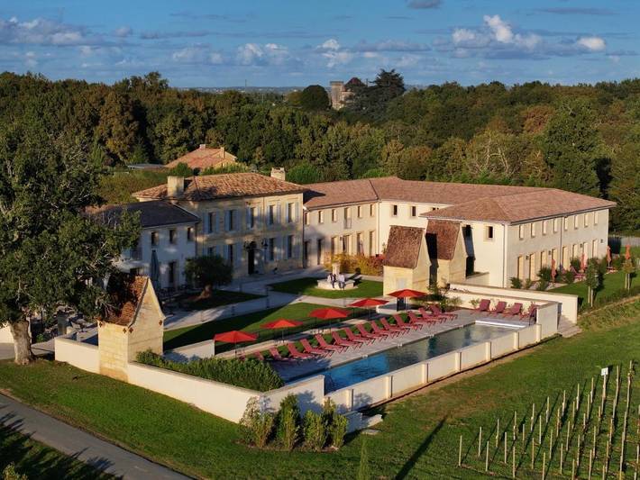 Hôtel pour 2 personnes, avec Terrasse et Jardin ainsi que Piscine et Vue à Arveyres