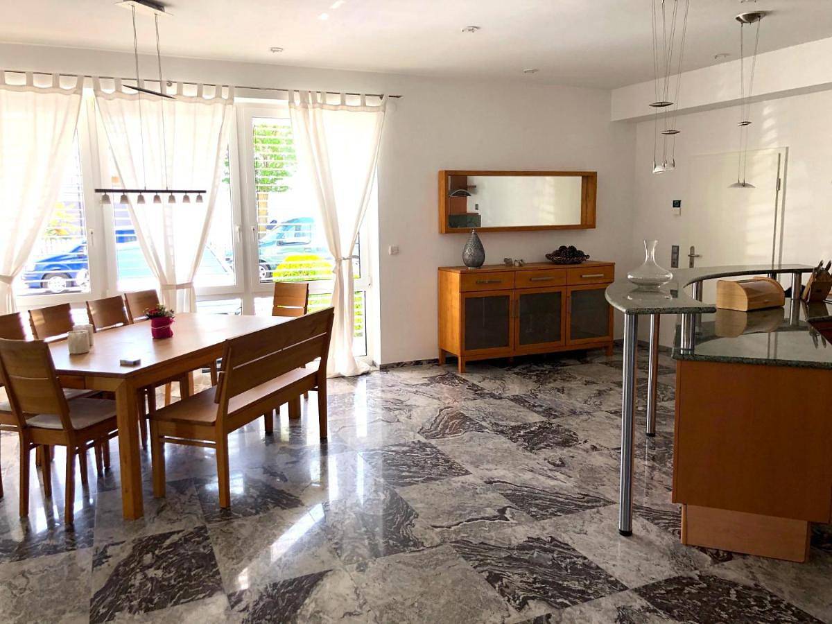 Ganze Wohnung, Dreamapartment La Vigna Living mit eigenem Aussenpool & Sauna - Weil am Rhein in Weil am Rhein, Südschwarzwald