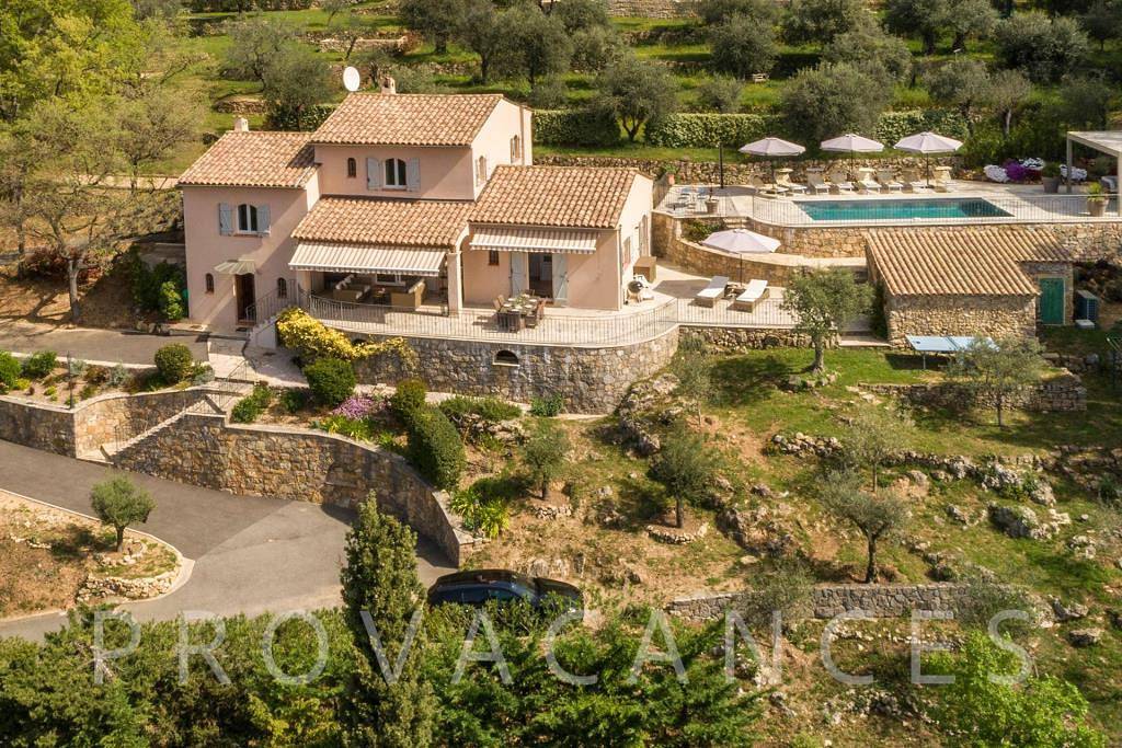 Schönes Ferienhaus mit beheizter Pool und Blick in Montauroux in Montauroux, Draguignan Region