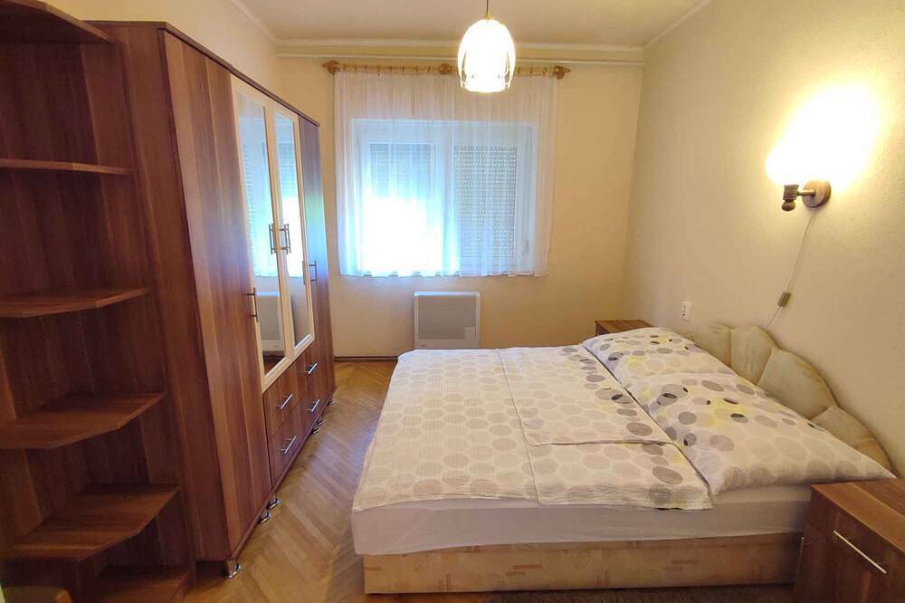 Ganze Wohnung, Ferienwohnung mit Klimaanlage in der Nähe vom Strand in ruhiger Straße in Balatonszemes, Plattensee Südufer